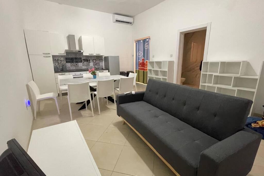 2 Bed Apt In Heart Of St Julians - 5Min From Seafront سانت جوليان المظهر الخارجي الصورة