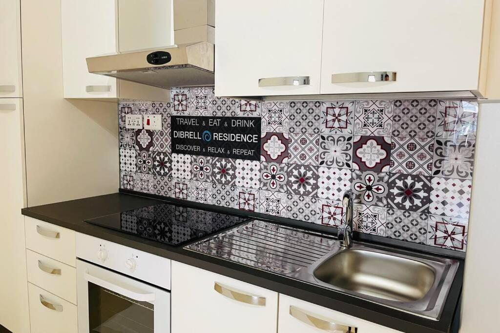 2 Bed Apt In Heart Of St Julians - 5Min From Seafront سانت جوليان المظهر الخارجي الصورة