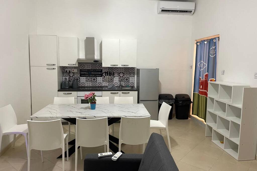 2 Bed Apt In Heart Of St Julians - 5Min From Seafront سانت جوليان المظهر الخارجي الصورة